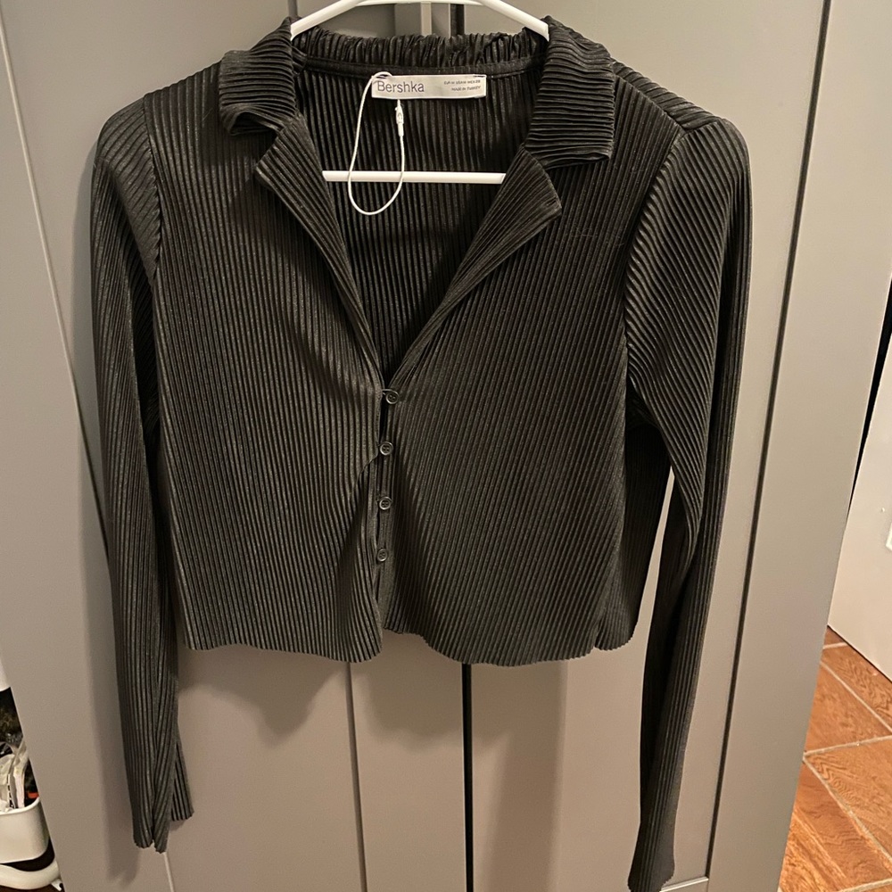 Long-sleeve black button top